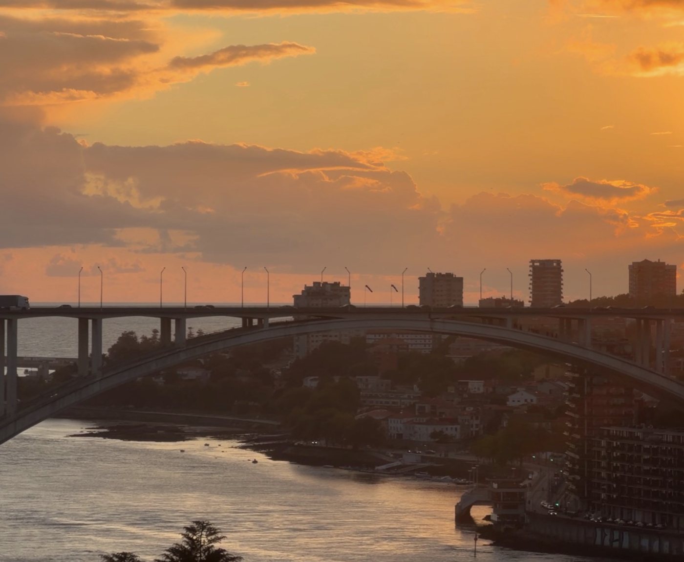 Sunset over the Douro and the Arrábida bridge